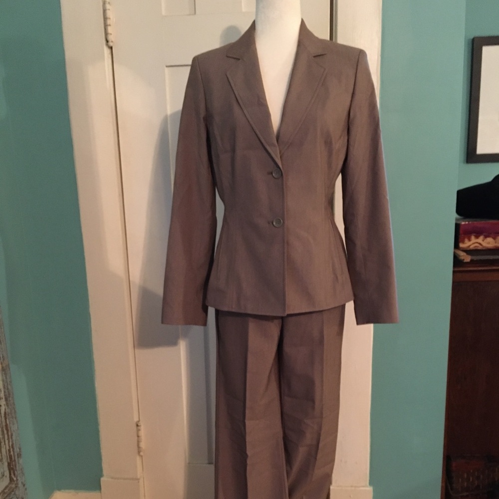 Express Design Studio, 2 piece suit, taupe, jacket sz.6 pants sz.4.